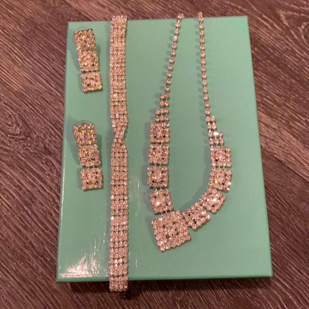 Beautiful set for formal occasions